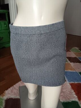 Wild Fable navy ribbed knit pull on mini skirt, size medium NWTs